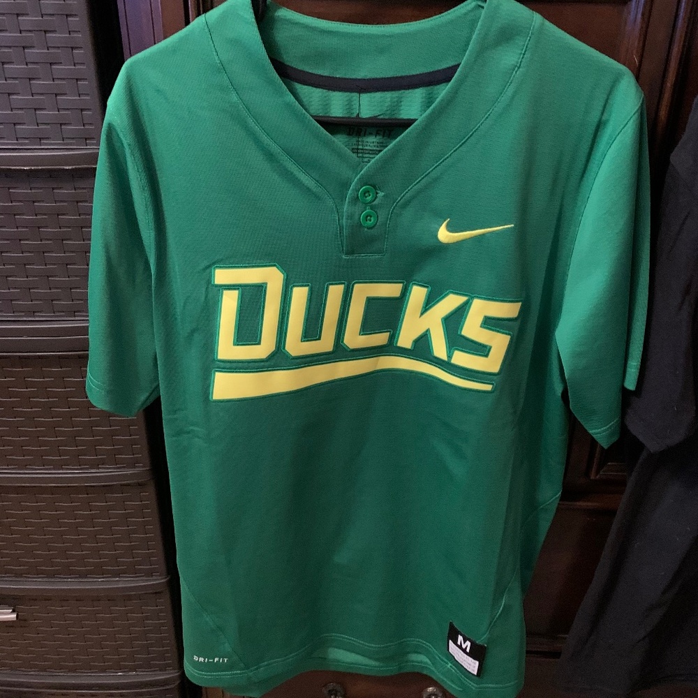 Brand New Nike Oregon Ducks Jersey!